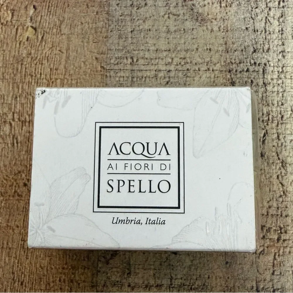 Acqua Al Fiori di Spello soap and body spray